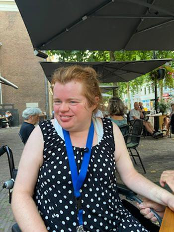 loes-op-terras.jpg loes-op-terras.jpg